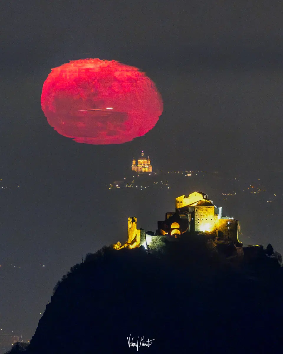 1. Gibbous Moon(Distorted by Earth's Atmosphere)
2. Airplane
3. Basilica of Superga
4. Sacra di San Michele